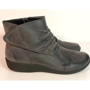 Clarks Ankle Boots Side Zip Women 7.5M Mushroom Gray Cloudsteppers Super Light